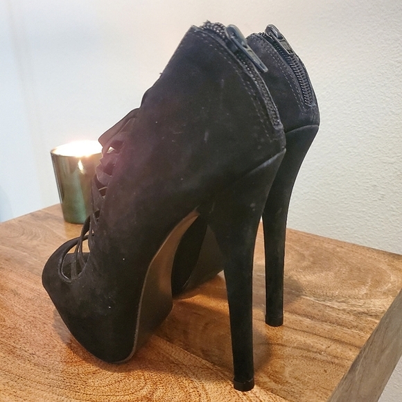 LAST CHANCE strappy platform heels 🖤⛓️ - Picture 3 of 6